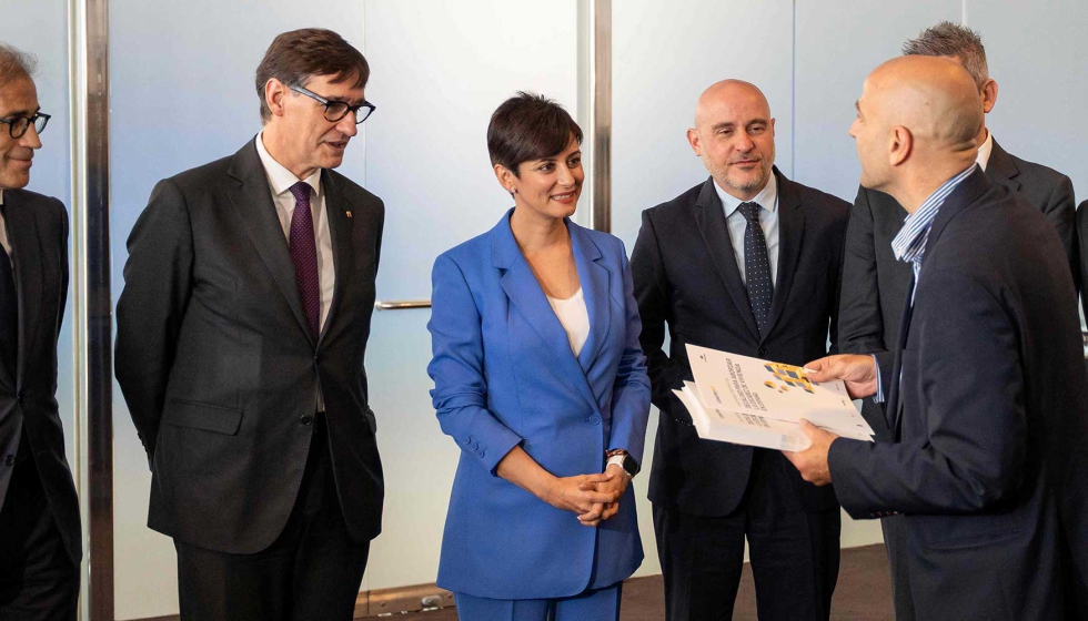 El presidente de la Generalitat, Salvador Illa, y la ministra de Vivienda y Agenda Urbana, Isabel Rodr�iguez...