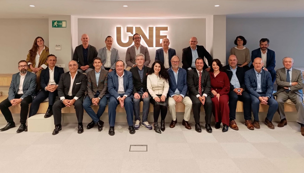 Foto de familia con los asistentes a la Asamblea de Fegeca