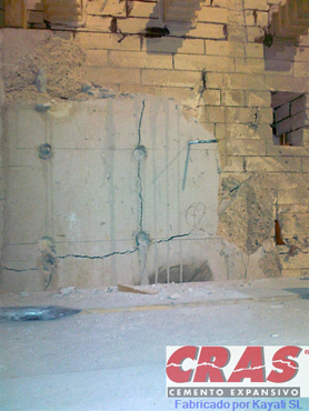 Demolicin de los muros externos de un horno de fundicin con cemento expansivo Cras