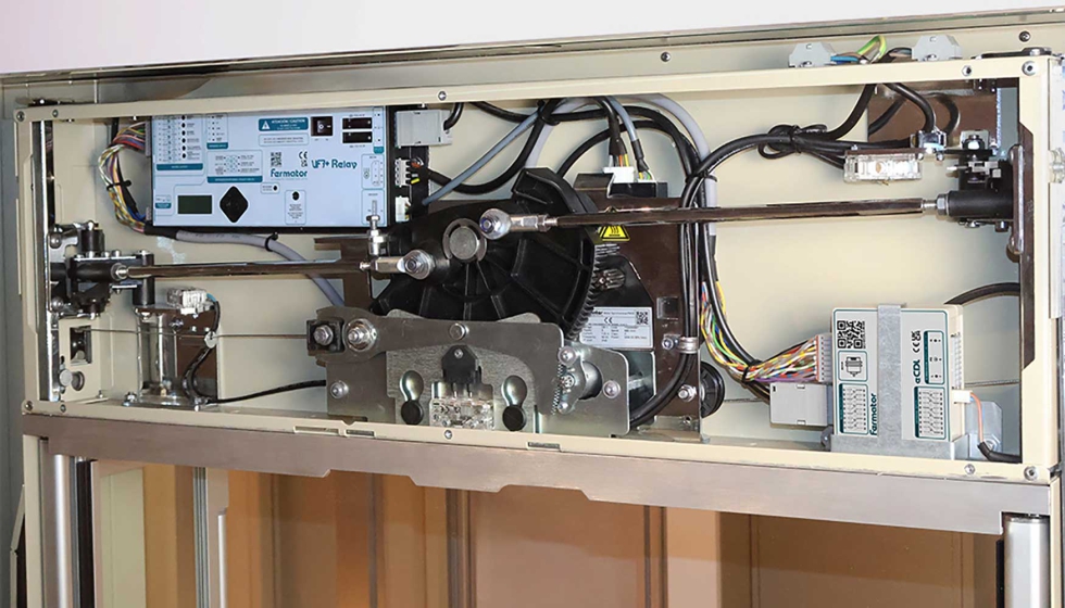 eCDL (electronic Car Door Lock) permite instalar una puerta autom�tica en cabina conforme a la EN81...