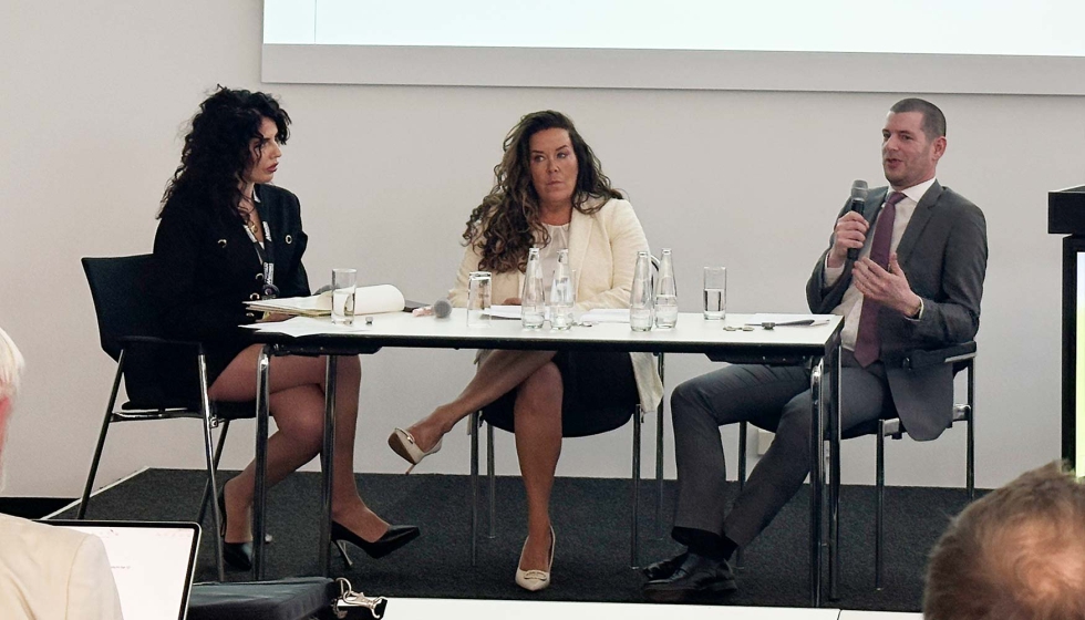 Arjen Evertse, a la derecha, en su presentacin ante los medios en la pasada edicin de Fespa Global Print Expo 2025...