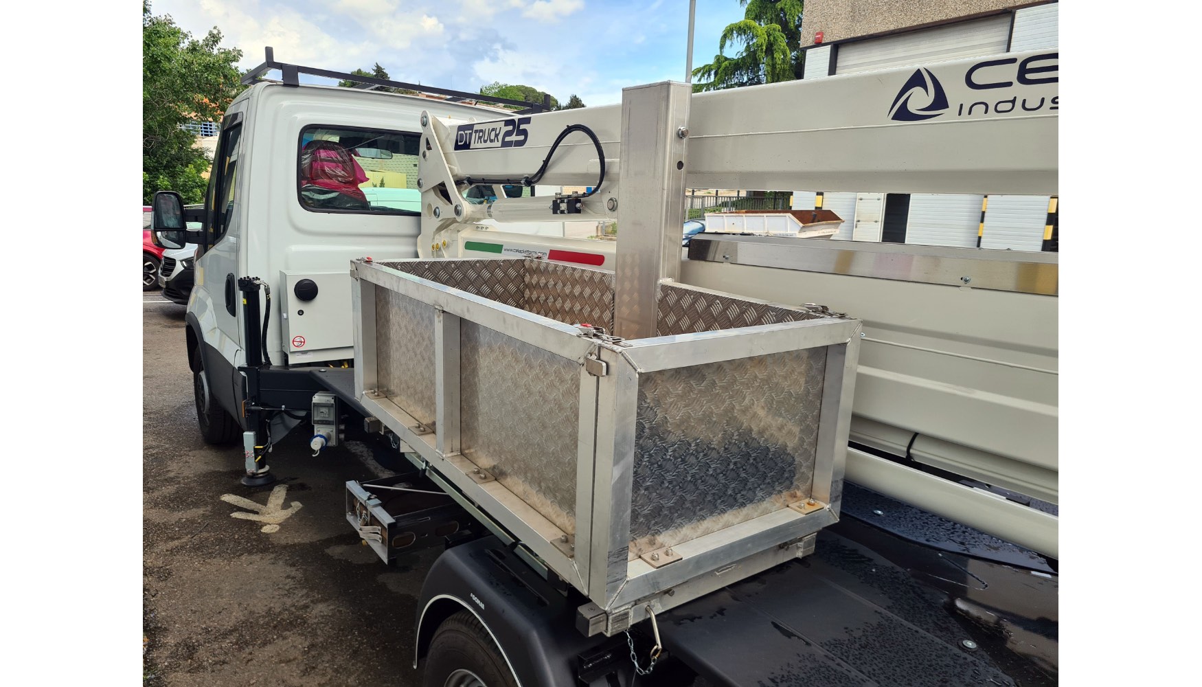 Opci�n de plataforma de mudanzas, totalmente abatible para plataforma Cela gama DT