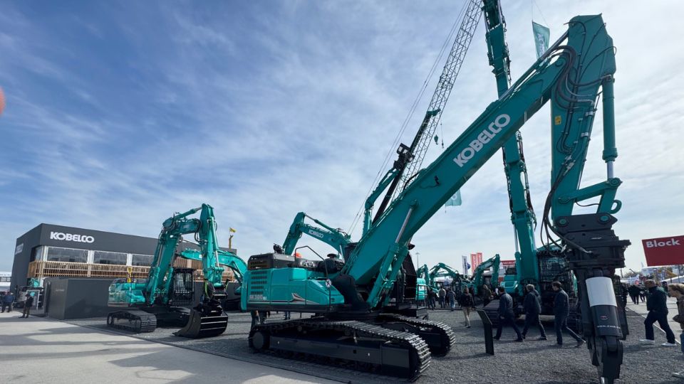 Stand da Kobelco na Bauma 2025