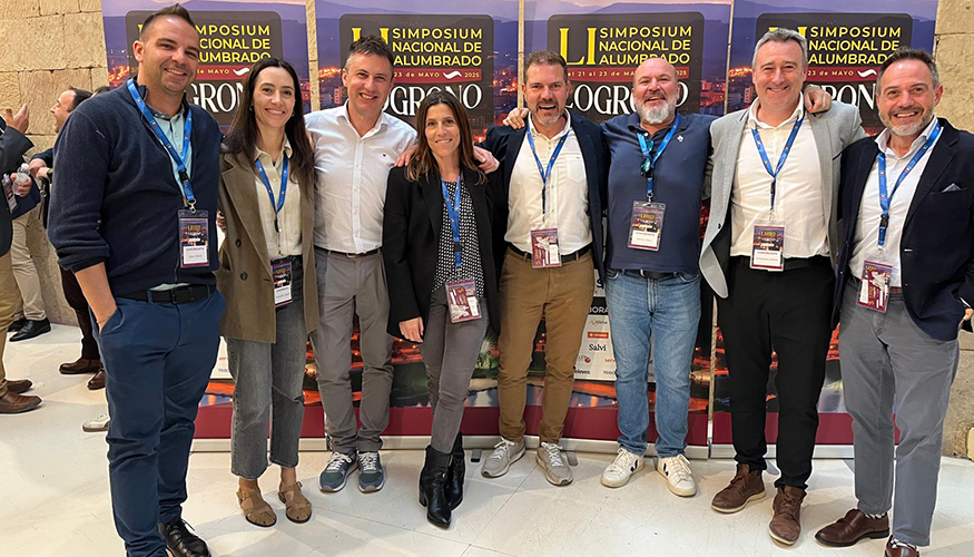 El equipo t�cnico y comercial de ATP Iluminaci�n en la primera jornada del LI Simposium Nacional de Alumbrado