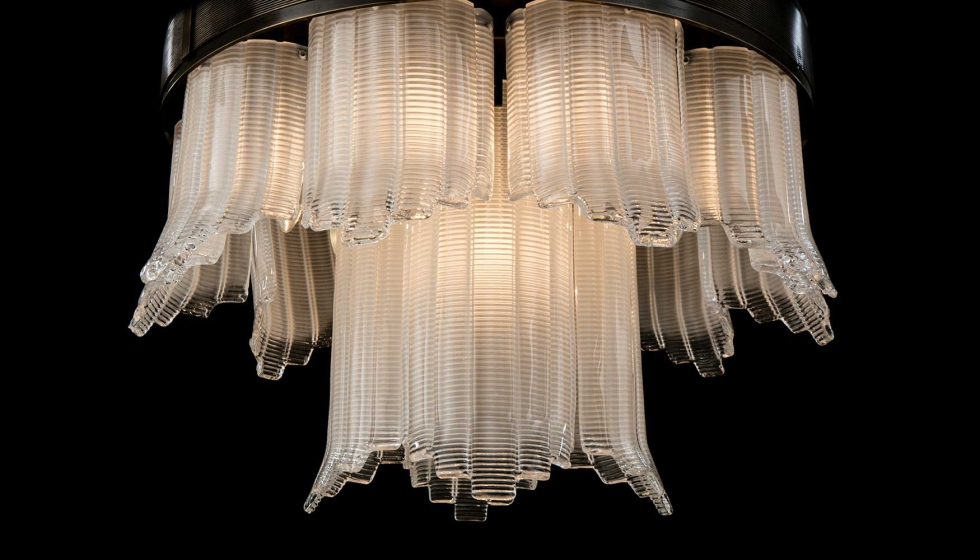 Detalle de la luminaria en suspensin Chicago de Mariner, que reinterpreta el clsico estilo Art Dec