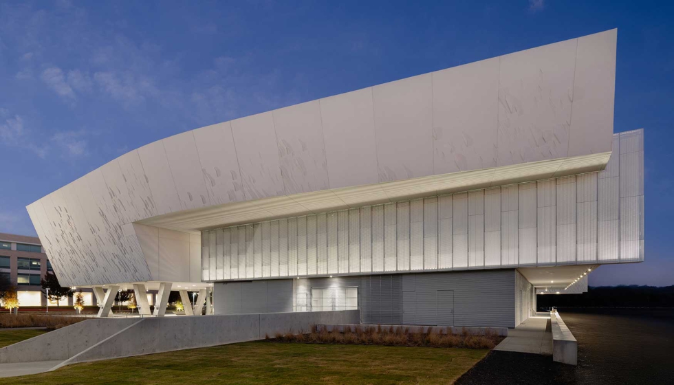 El proyecto lumnico destaca por ofrecer soluciones a medida e integrado, en lenguaje con el edificio arquitectnico