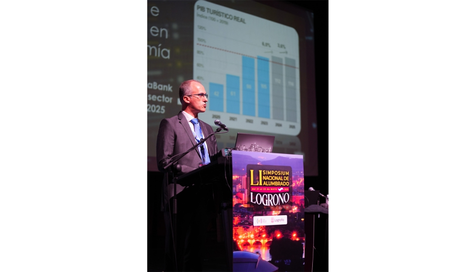 Francisco Ja�n, director corporativo de Operaciones de Ximenez Group, durante su intervenci�n en LI Simposium Nacional de Alumbrado...