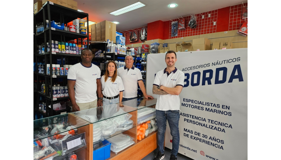 Guillermo Alonso, gerente de Proborda, junto a Jose Manuel Alonso, fundador y tcnico especialista, Inmaculada Olano, de contabilidad y dependienta...