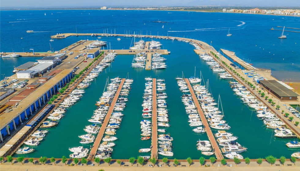 El Port de Roses est� situado en pleno Parque Natural del Cap de Creus, en la Costa Brava