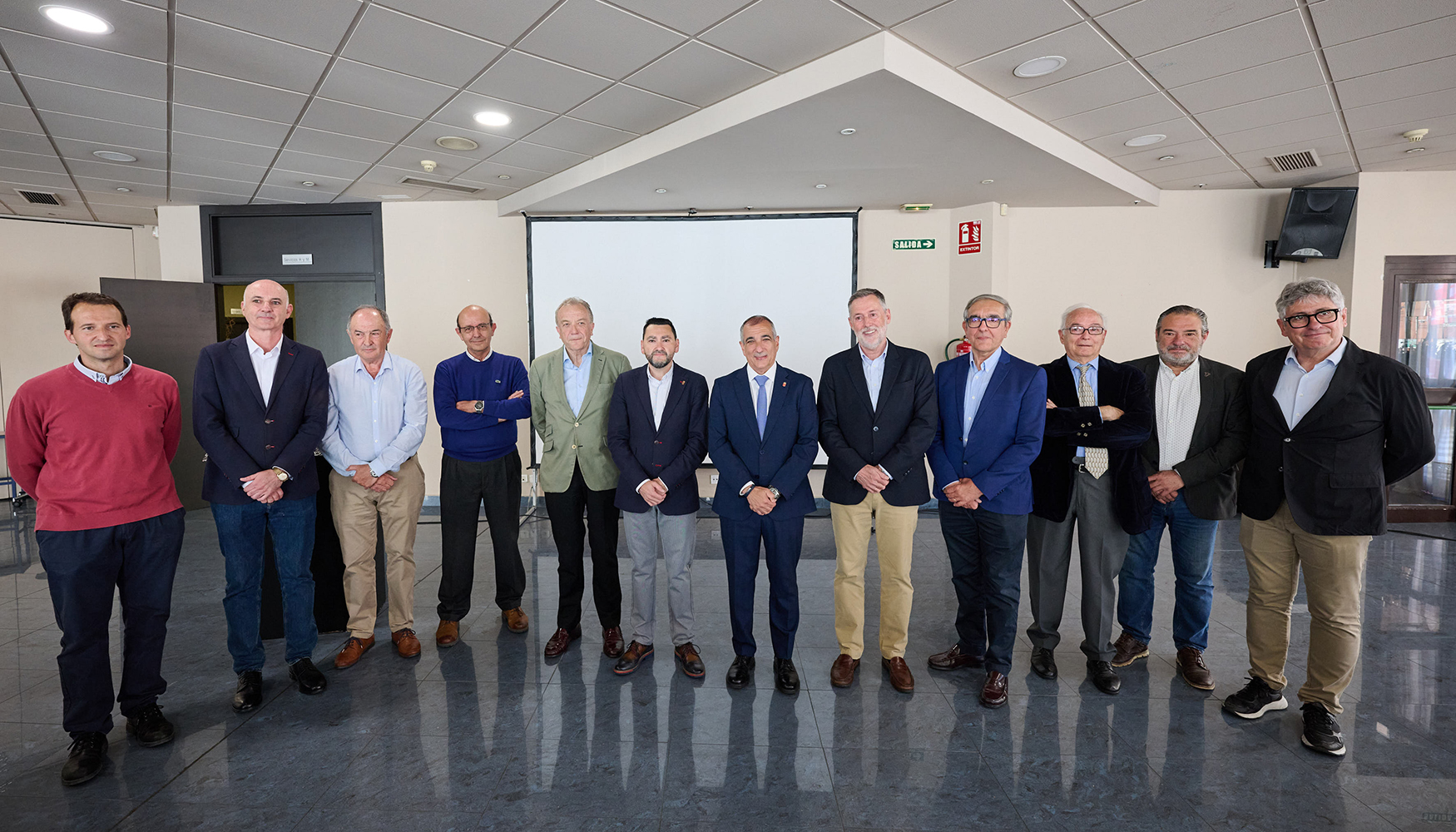 El consejero Chivite y el resto de participantes en la jornada