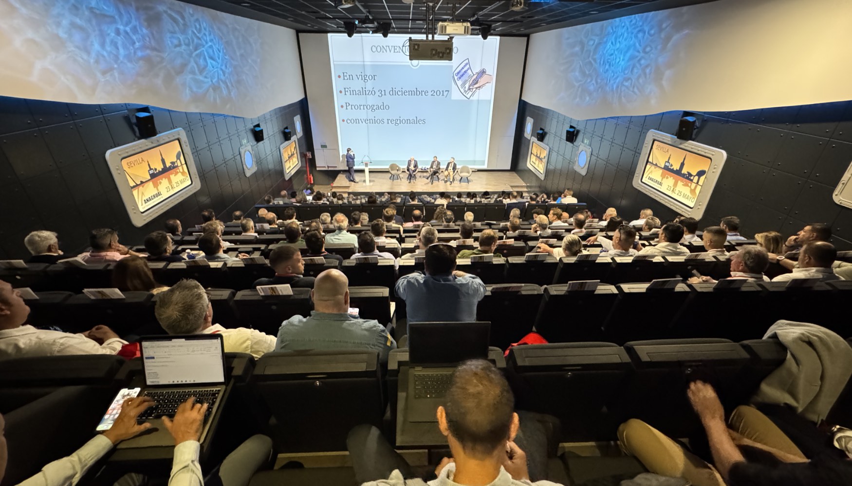 El Auditorio del Acuario de Sevilla acogi� con �xito la celebraci�n de la 44� Asamblea de Anagrual