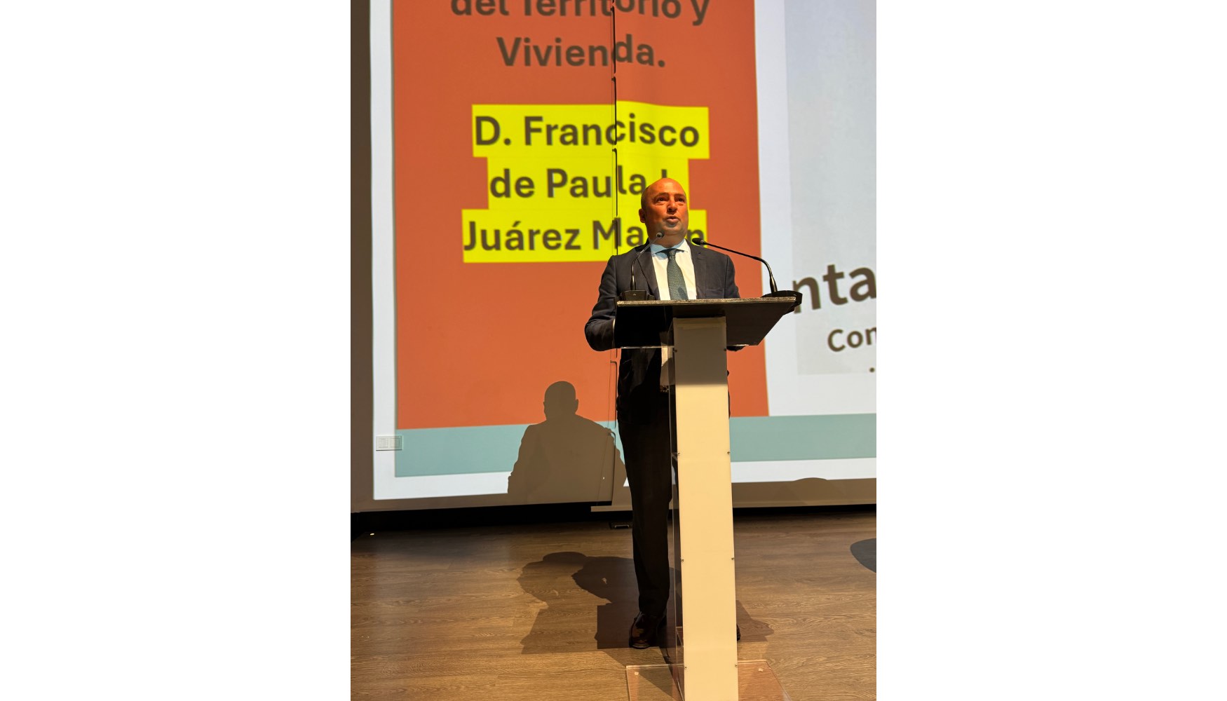 Francisco de Paula J. Ju�rez Mart�n, delegado territorial de Fomento, Articulaci�n del Territorio y Vivienda de la Junta de Andaluc�a...