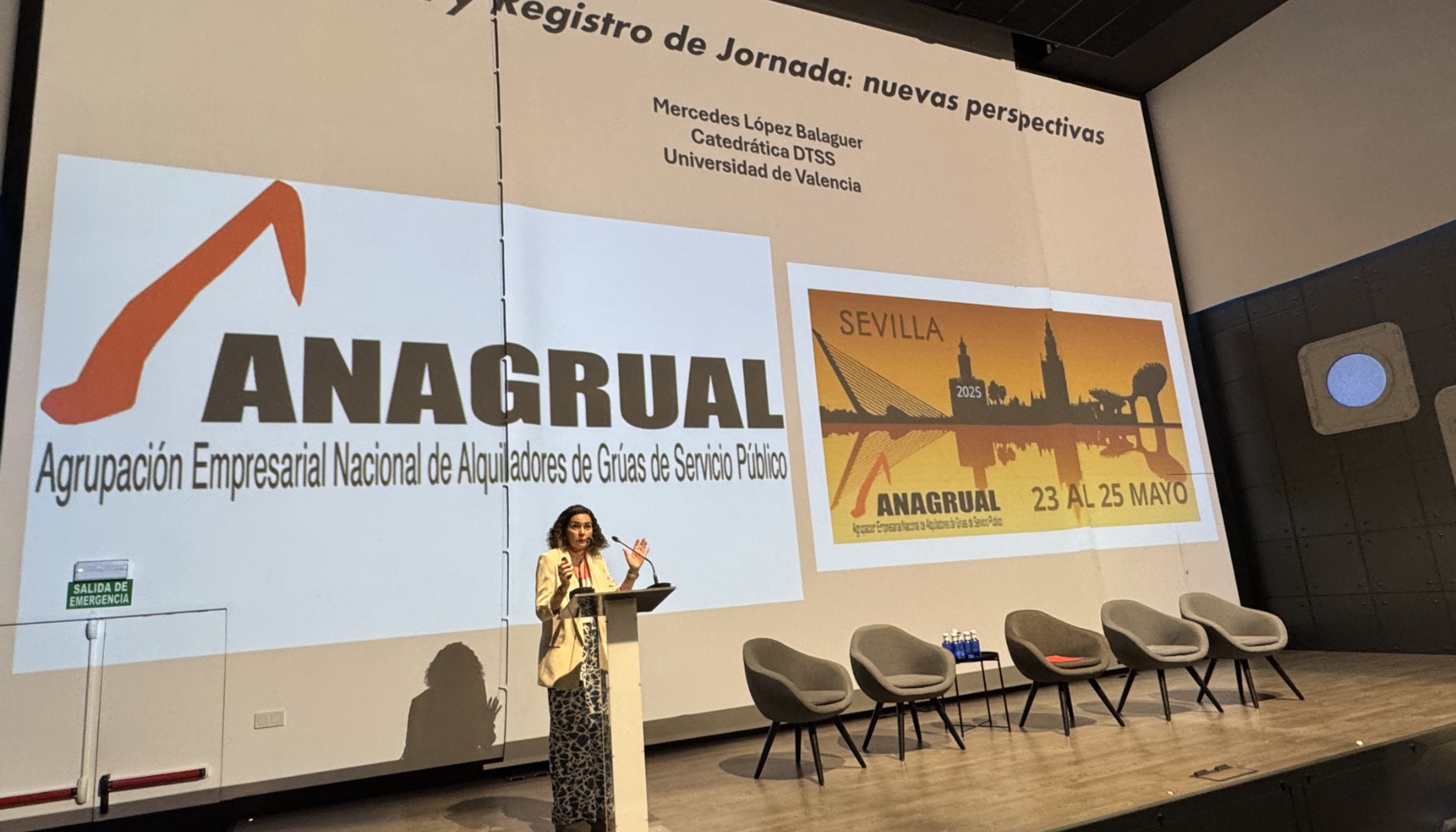 Mercedes L�pez Balaguer, profesora titular de Derecho de Trabajo de la Universidad de Valencia