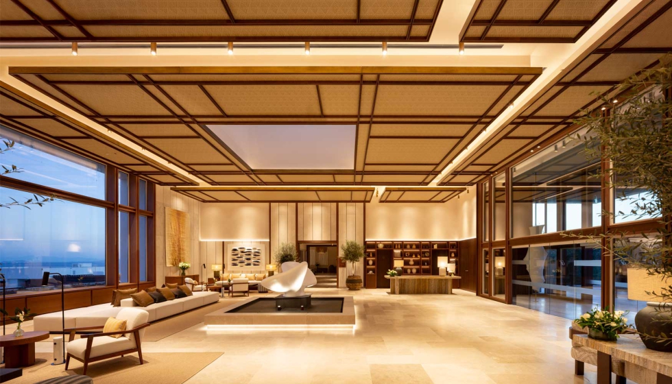 Tanto el mobiliario como las carpinter�as han sido realizados en madera de roble en acabado natural. Fotos �lvaro Viera�...