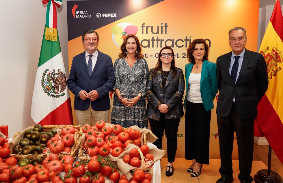 Cecilio Peregrn, presidente da Fepex; Arancha Priede, diretora geral de Negcios de Feiras e Congressos da IFEMA MADRID; Elena Curzio...