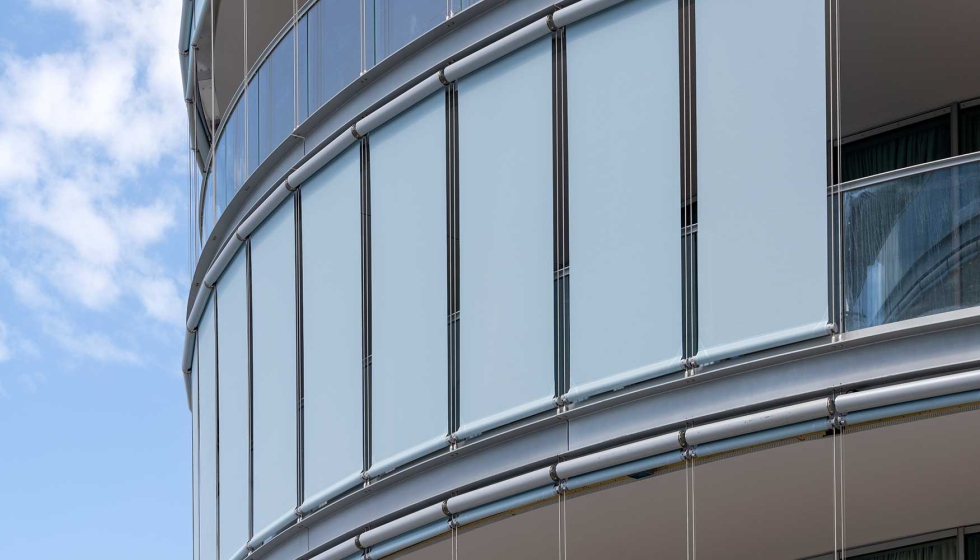 Los estores Mermet Satin� 5500 tienen un dise�o exclusivo y se integran perfectamente en las fachadas