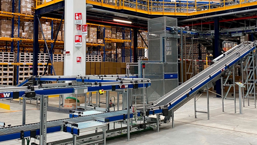 Foto de OVS, el especialista italiano en venta minorista de moda, confía en TGW Logistics