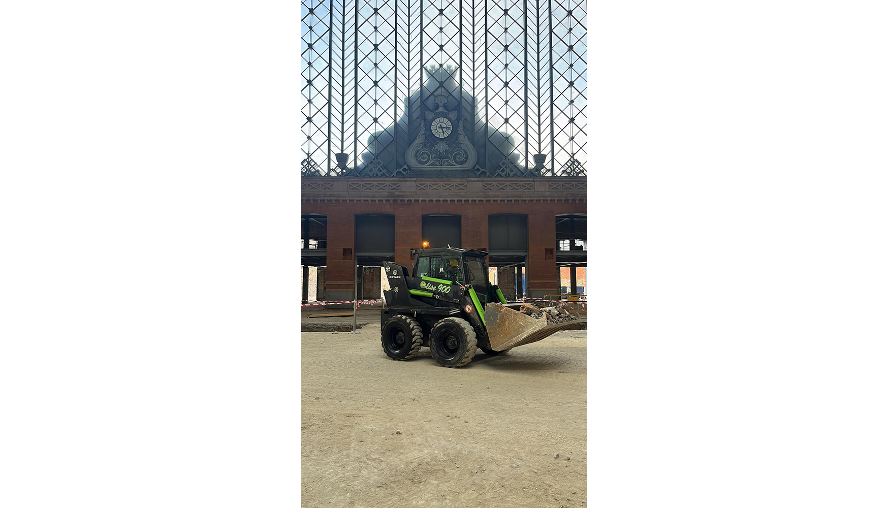 Cargadora Firstgreen (Kovaco) en el interior de la estaci�n de Atocha