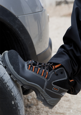 El calzado de seguridad es uno de los segmentos ms sensibles dentro del sector de los EPI. Foto: Velilla