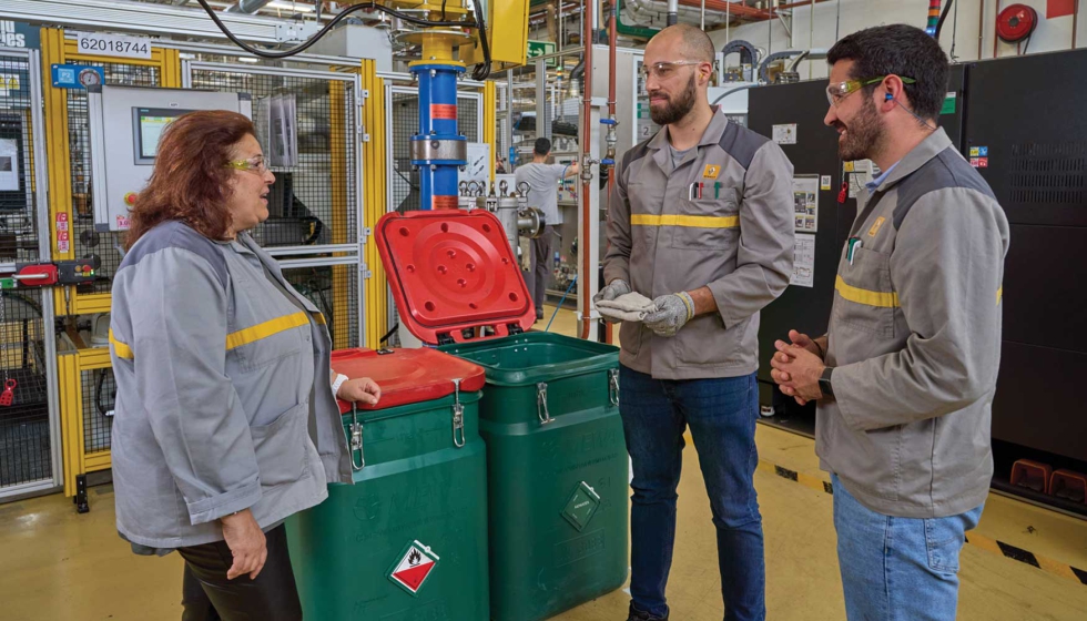 Isabel Cani�o con los responsables de Producci�n Rui Roque (en el centro) y Emanuel Gomes. Foto: Mewa