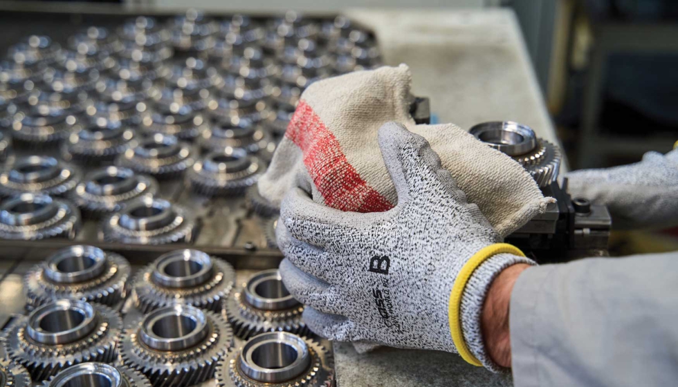 El pa�o ultraabsorbente Mewa facilita el trabajo diario de unos 800 empleados y empleadas. Foto: Mewa