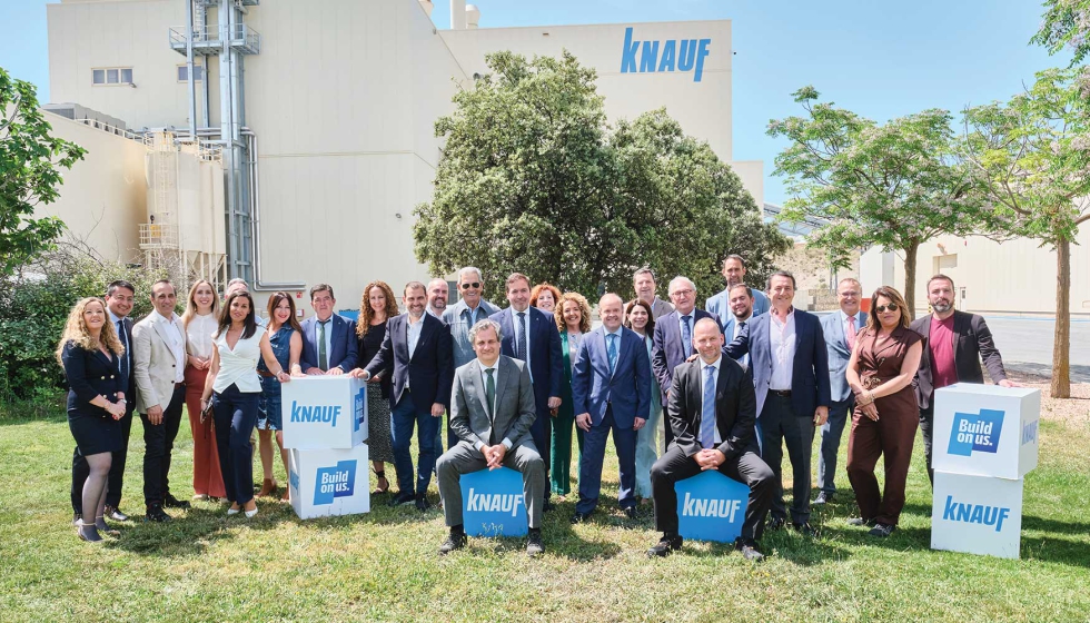 Knauf ha inaugurado una nueva lnea de produccin de perfiles y una planta de pastas preparadas en su planta de Esczar, Granada...