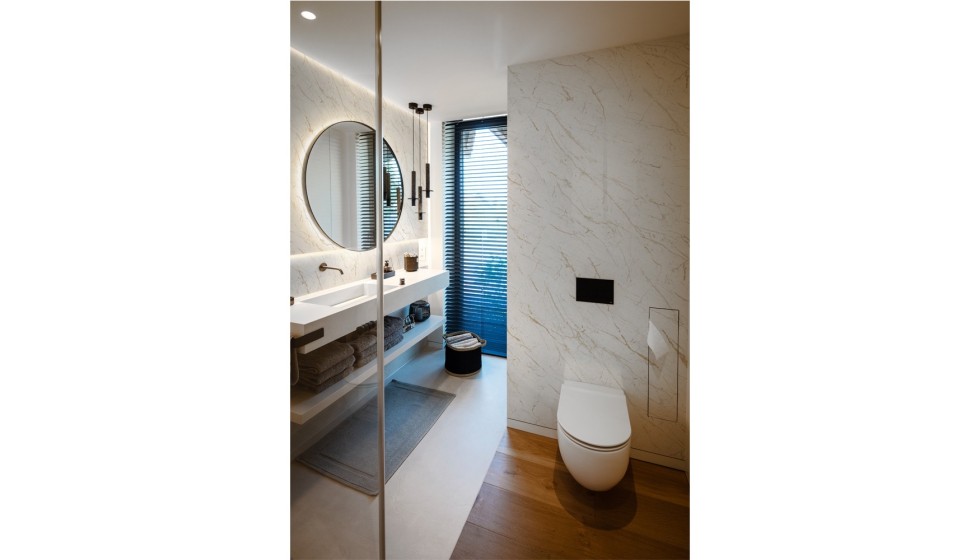 Los nuevos paneles Marbre Calacatta Brillant de Grosfillex son totalmente hidr�fugos e ideales para cocinas y ba�os...