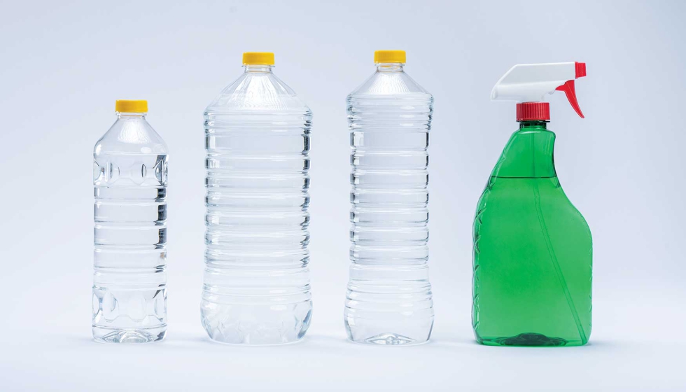 Pine Glo comercializa productos de limpieza en varios formatos de botella Pine Glo comercializa productos de limpieza en varios formatos de botella