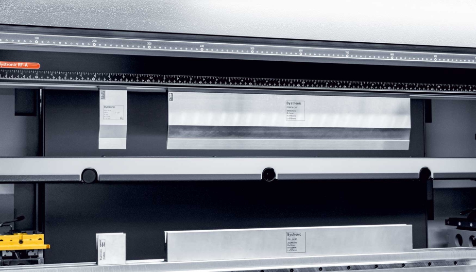 Bystronic Xpert Pro cuenta también con la función el Optical Tool Detector, que ayuda a detectar herramientas incorrectamente colocadas... Bystronic Xpert Pro cuenta también con la función el Optical Tool Detector, que ayuda a detectar herramientas incorrectamente colocadas...