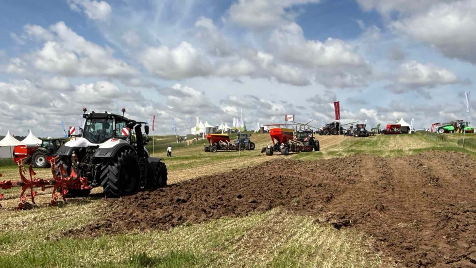 A DEMOAGRO 2025 foi um espetculo de luz, cor e mquinas em ao