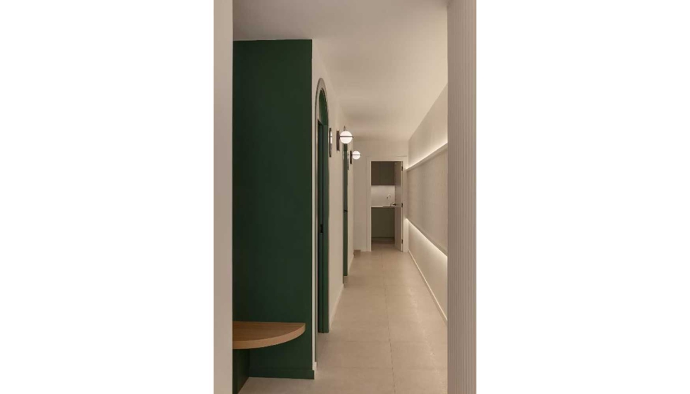 La paleta crom�tica est� formada por blancos, verdes y colores turquesa