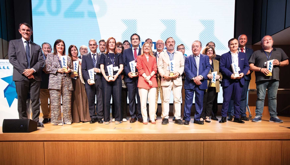 El evento sirvió para premiar a 25 entidades locales con el galardón especial 'Pajarita Ilustre'; a 16 ayuntamientos con tres Pajaritas Azules; a...