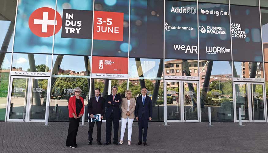 De izquierda a derecha...