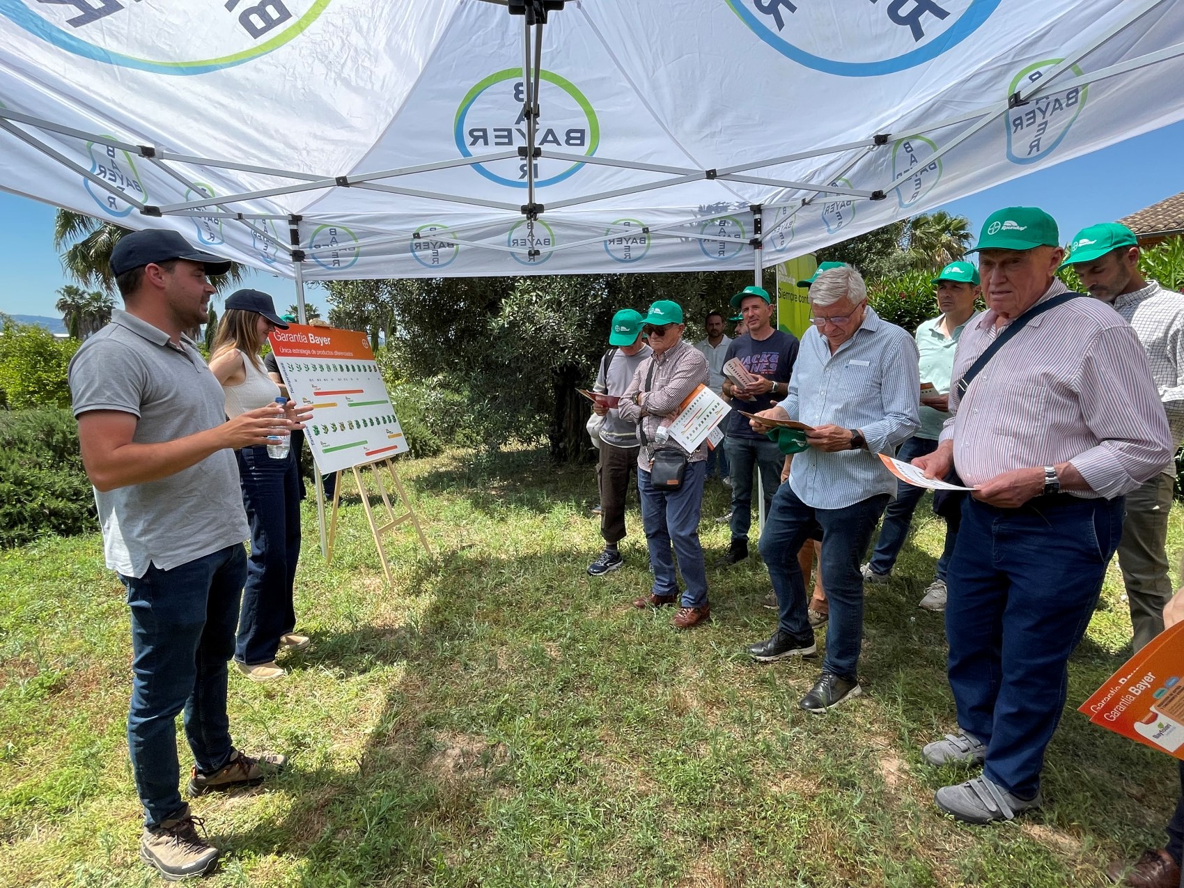 Imagen de la jornada de campo desarrollada por Bayer y AVA ASAJA en la Finca Sinyet