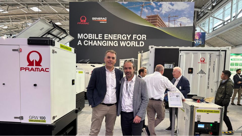 Ral Garca, diretor comercial da Pramac (Consumer Power Espanha e Portugal), e David Muoz, diretor da rea CI na Interempresas...