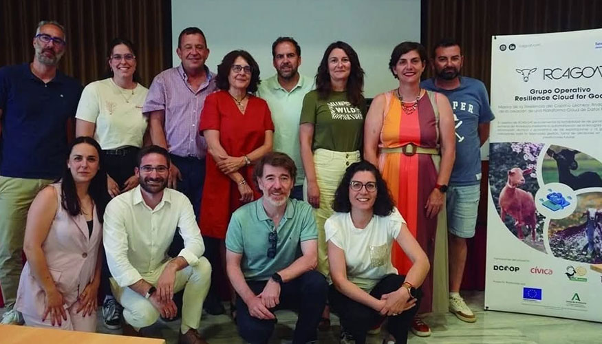 Foto de familia de la jornada celebrada en Dcoop
