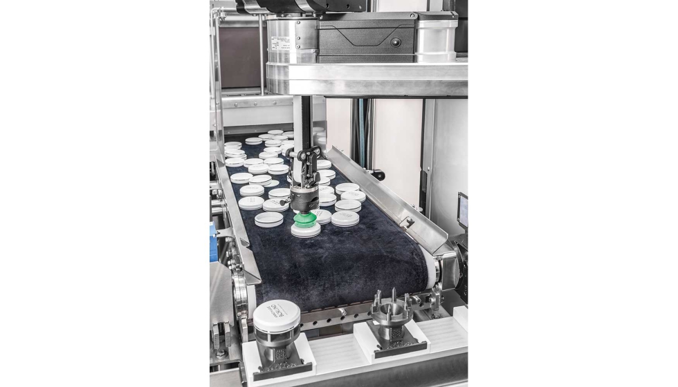 O cobot tog.519  ideal para a alimentao precisa de peas de embalagem, como mostrado aqui, manuseando tampas no selecionadas para boies de creme...