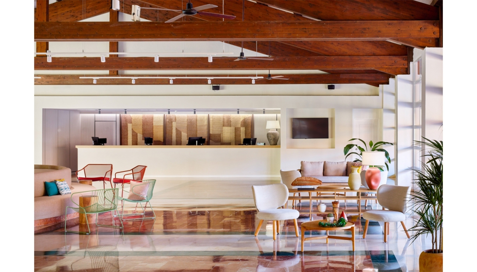 Con la reforma del lobby , los clientes pueden disfrutar de un espacio con m�s luz natural
