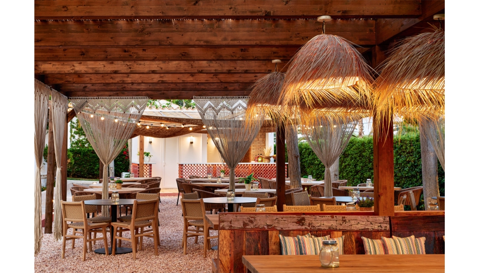 La Terraza Tratatoria permite a los hu�spedes disfrutar de las comidas y del buen tiempo al aire libre