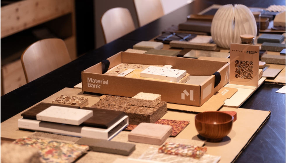 Detalle de una de las exposiciones de materiales de Matter y Material Bank