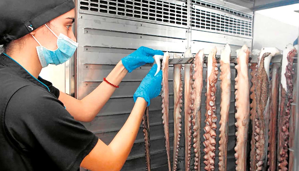 El proceso de elaboraci�n, en el que se emplea la salmuera y el secado tradicional...