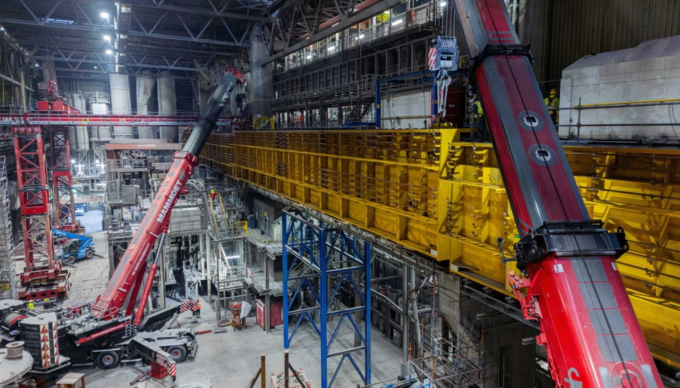 Instalacin de una nueva viga de gra con vista del sistema de prtico a la izquierda. Foto: thyssenkrupp Steel