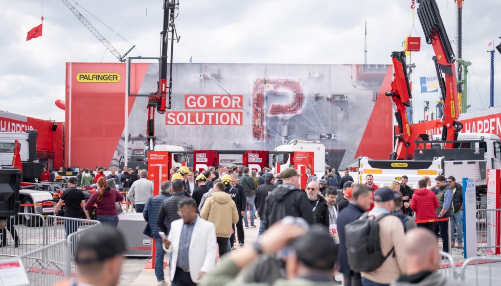 Os dois stands da Palfinger na Bauma receberam um grande nmero de profissionais de todo o mundo