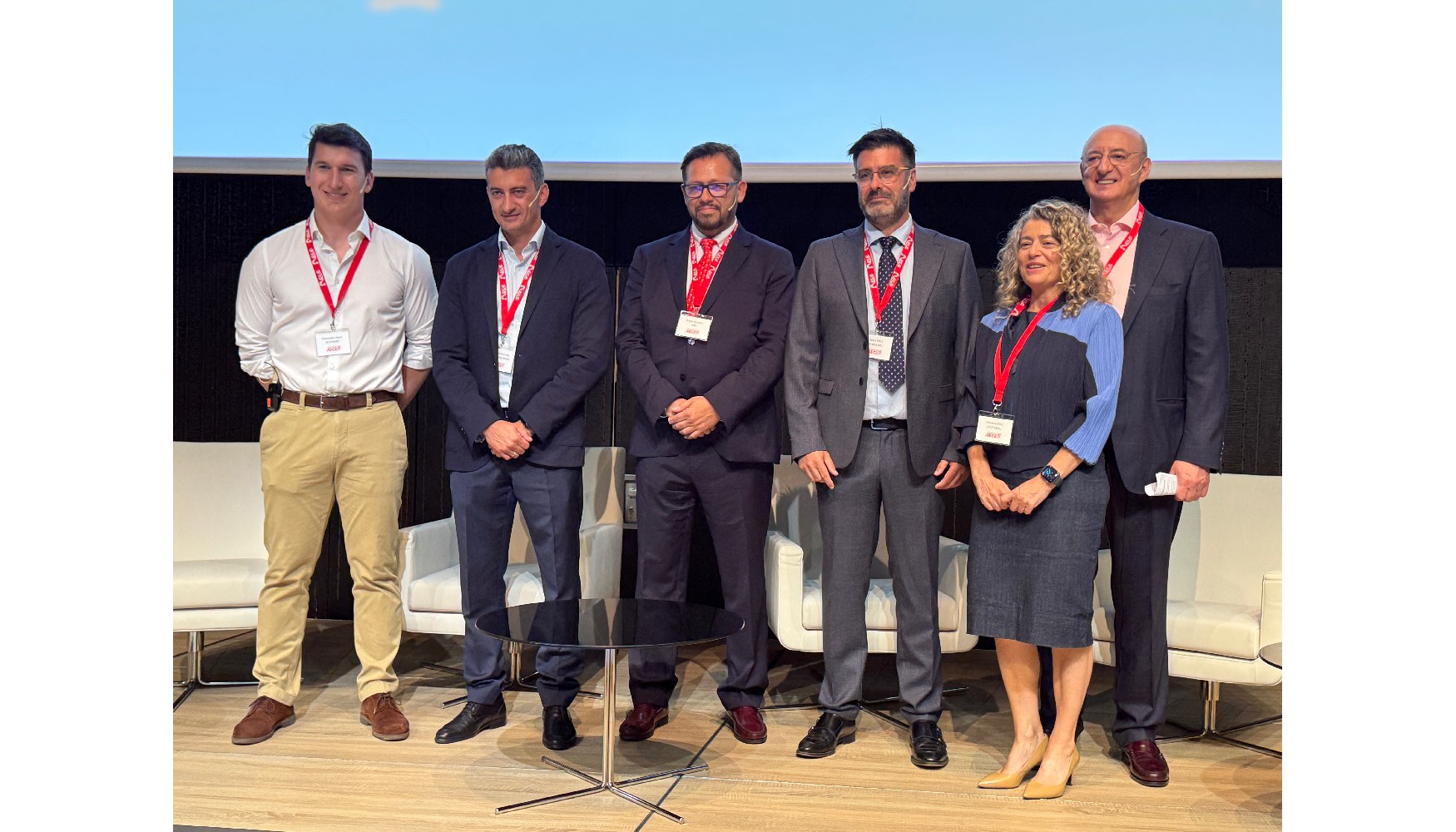 Integrantes de la mesa redonda...