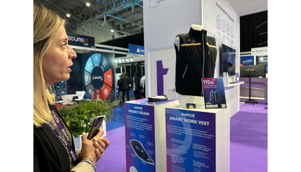 Eva Fit ante el chaleco inteligente para la deteccin de cadas, desarrollado con la empresa TTDo...