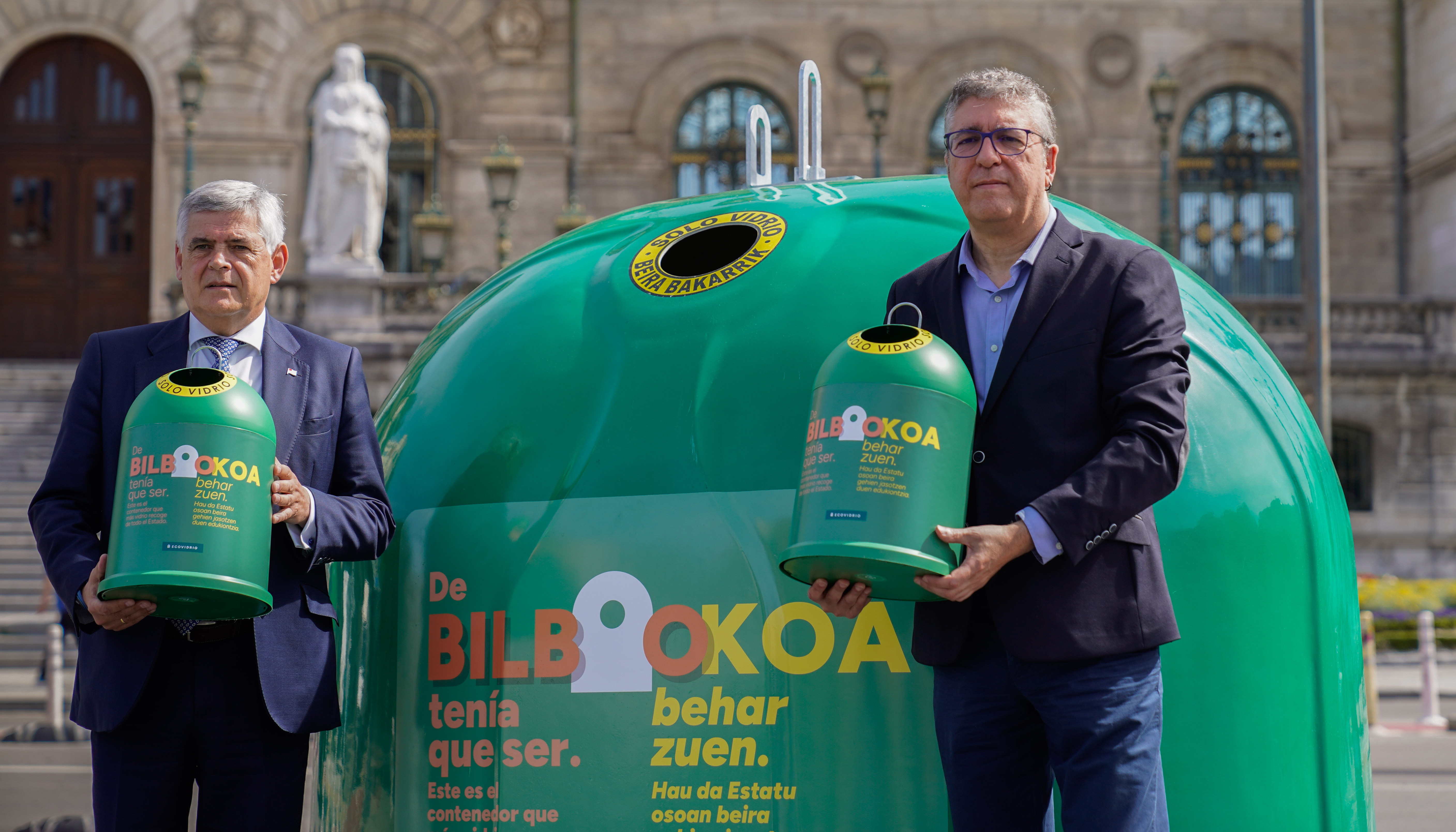 Ecovidrio recuper 380 toneladas de residuos de envases de vidrio que no fueron correctamente separadas en origen y que pudieron recuperarse en la...