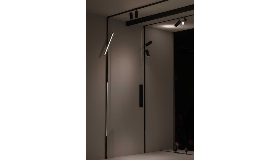 Monza presenta distintas configuraciones para acentuar la iluminacin con sus sistema miniaturizado