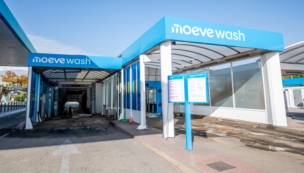 Moeve Wash en la Estacin de Servicio de Campo de las Naciones en Madrid