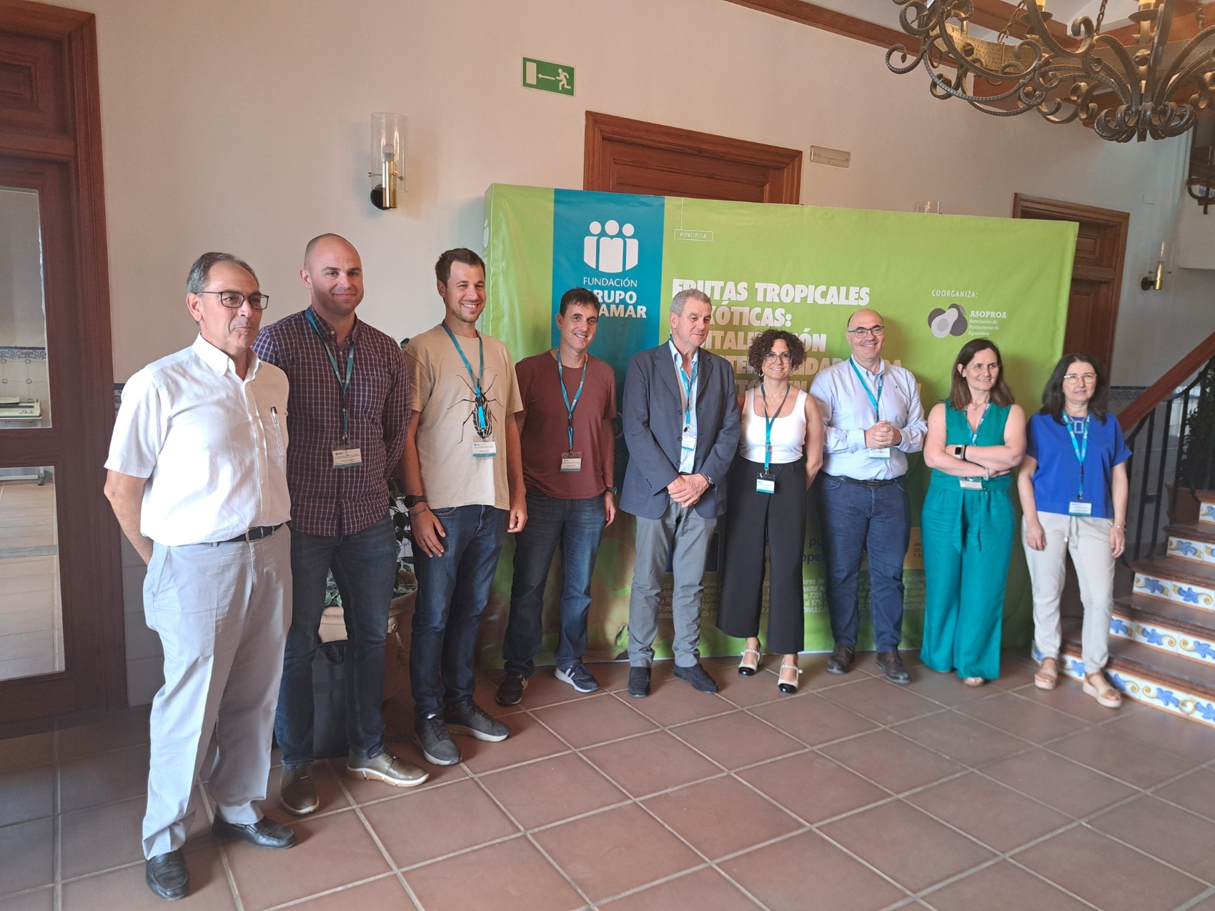 Foto de 'familia' de los ponentes en la �Jornada sobre frutas tropicales y ex�ticas: digitalizaci�n y sostenibilidad para un sector en expansi�n�...