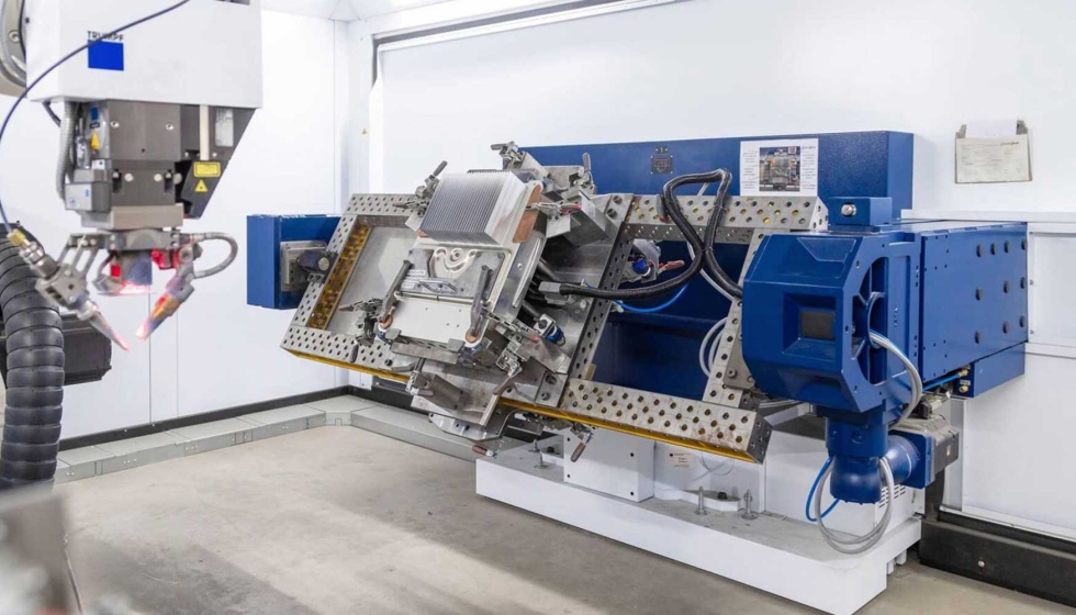 Gracias al rpido tiempo de ciclo de la mesa giratoria de la TruLaser Weld 5000, CooolCase produce 100 carcasas al da...